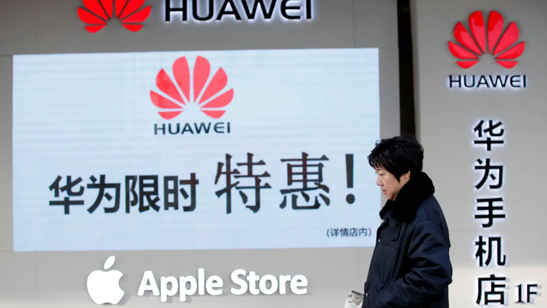 Huawei va ganando por el momento su pulso con Apple / Reuters