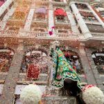 Una lluvia de pétalos fue soltado sobre la Virgen de la Fuensanta para cubrirla de gloria y devoción