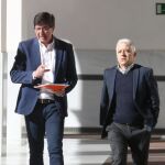 Juan Marín, junto a José Antonio Funes, en el Parlamento de Andalucía