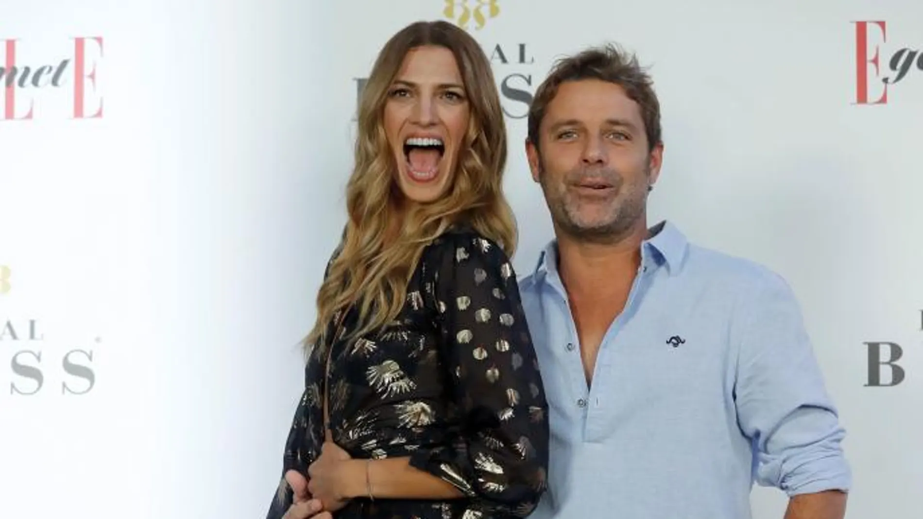 La modelo Laura Sánchez y su marido el músico David Ascanio, posan a su llegada a la ceremonia de la IV Edición de los Premios Elle Gourmet