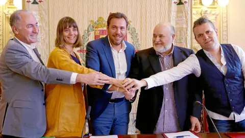De izquierda a derecha, Antonio Gato, Ángela de Miguel, Óscar Puente, Antonio Díez y Raúl Santa Eufemia