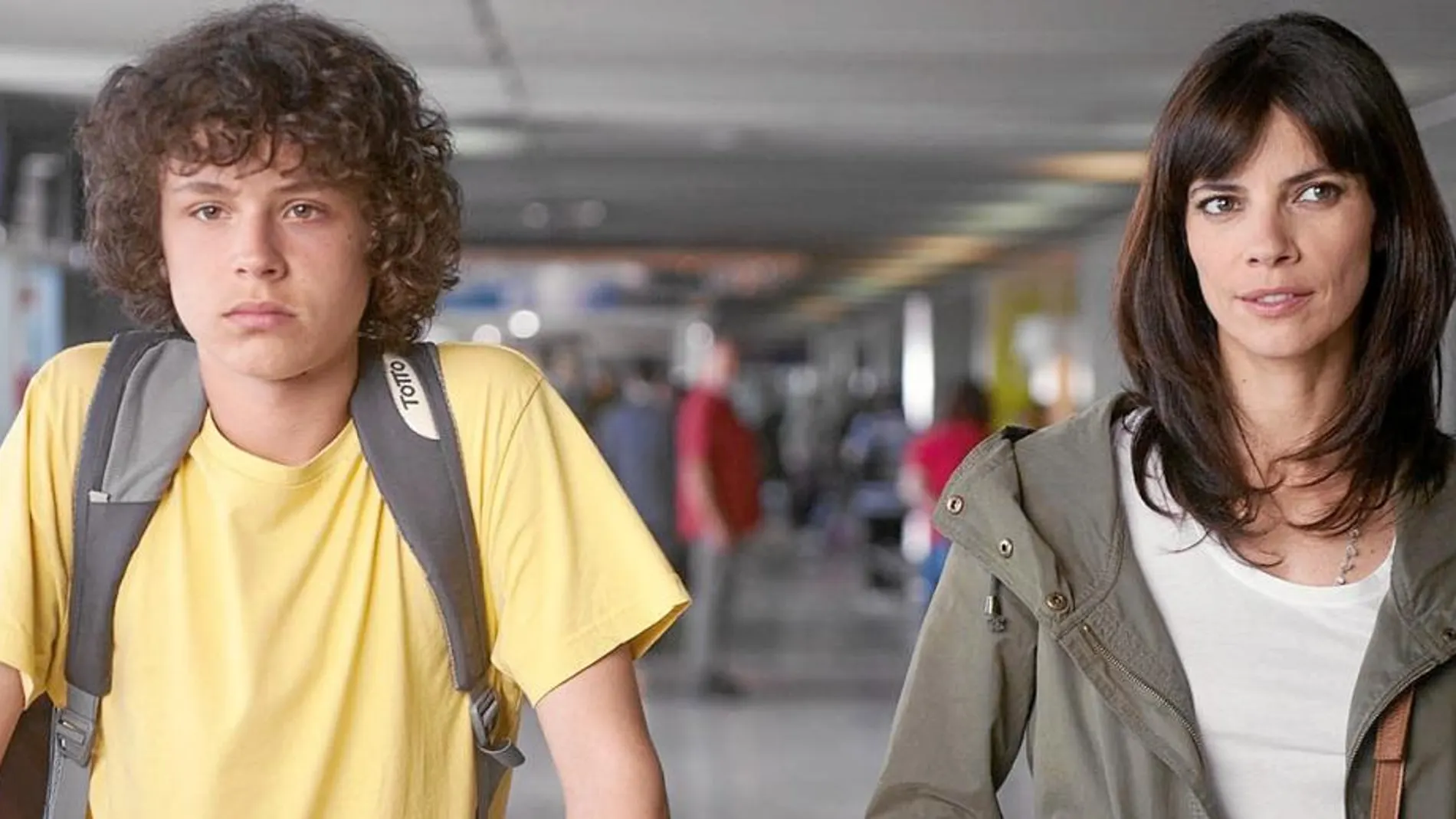 Escena del filme «15 años y un día», con Maribel Verdú y el joven Arón Piper
