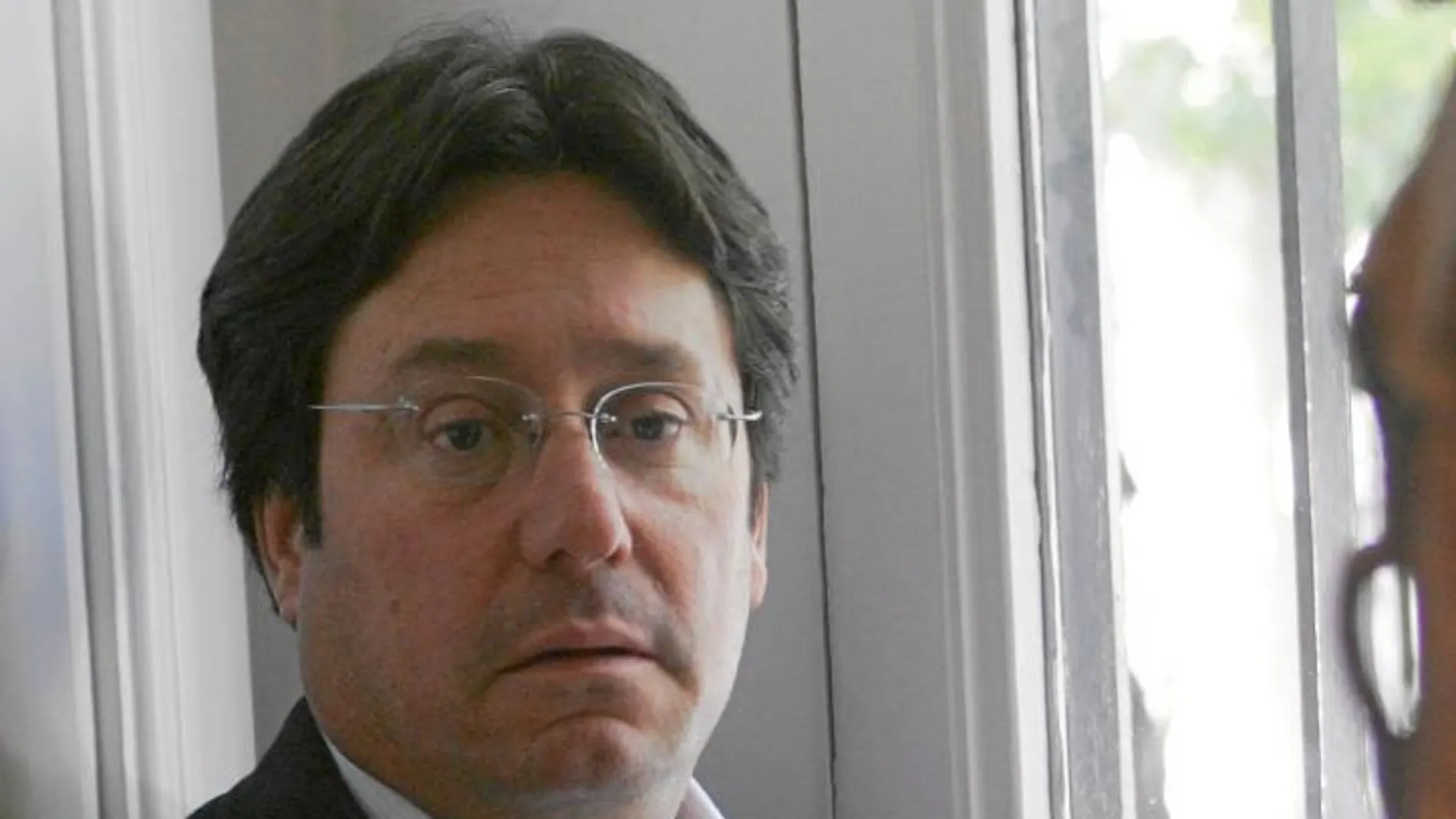 Francisco Santos: «El Gobierno le ha dado la vuelta a las cosas para volver a lo mismo»