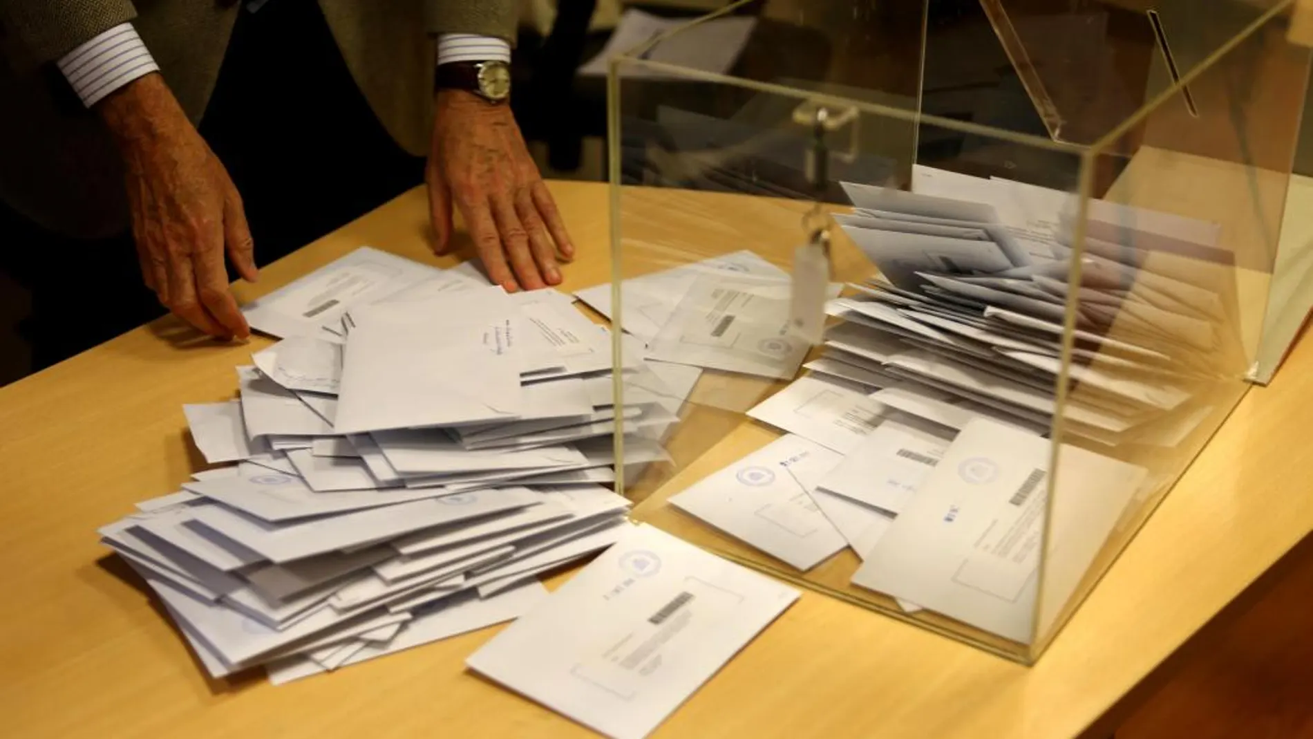 Recuento de votos obtenido hasta este viernes 23 de septiembre de 2016, en Montevideo de los 1.602 ciudadanos gallegos y los 62 vascos que están habilitadas para ejercer su derecho a voto