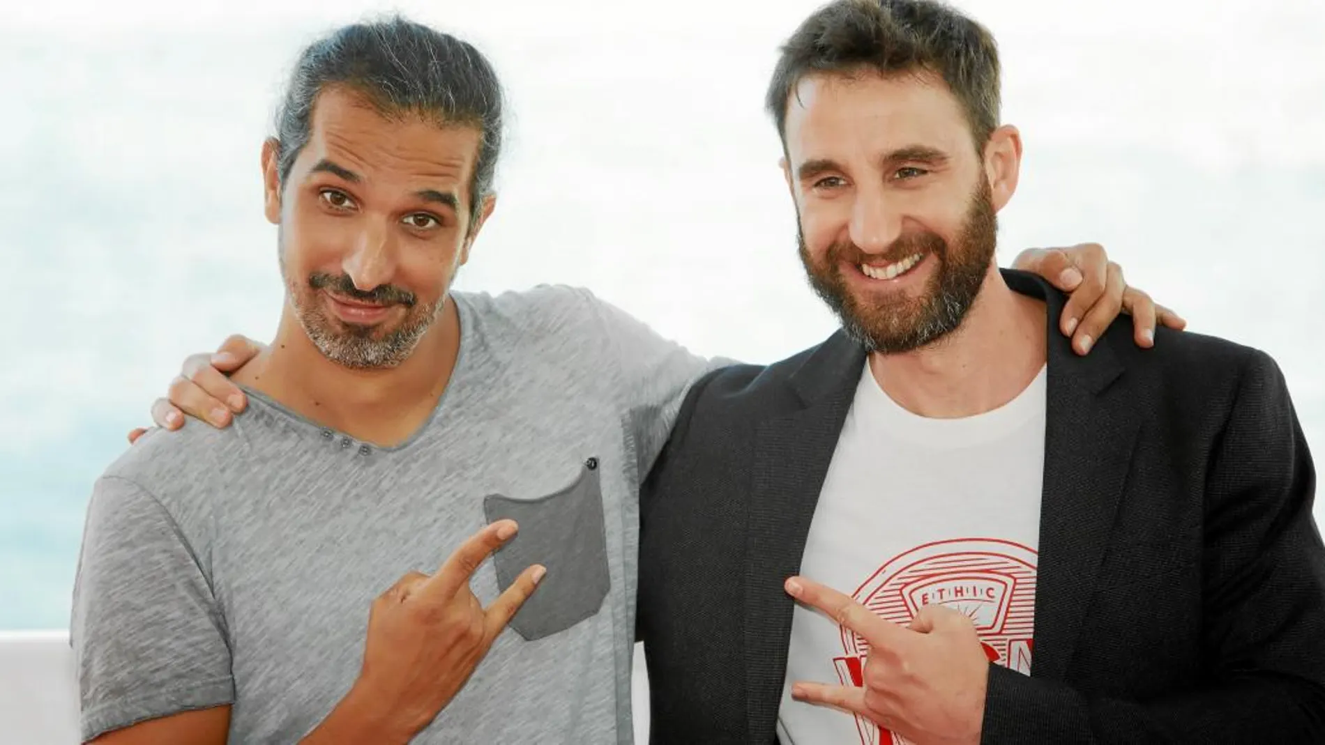 El director Javier Ruiz Caldera con Superlópez en persona, Dani Rovira, personaje a la medida para el famoso actor cómico.