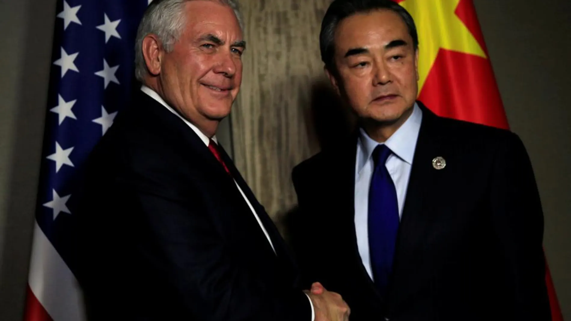 Los responsables de Asuntos Exteriores de Estados Unidos y China, Rex Tillerson y Wang Yi