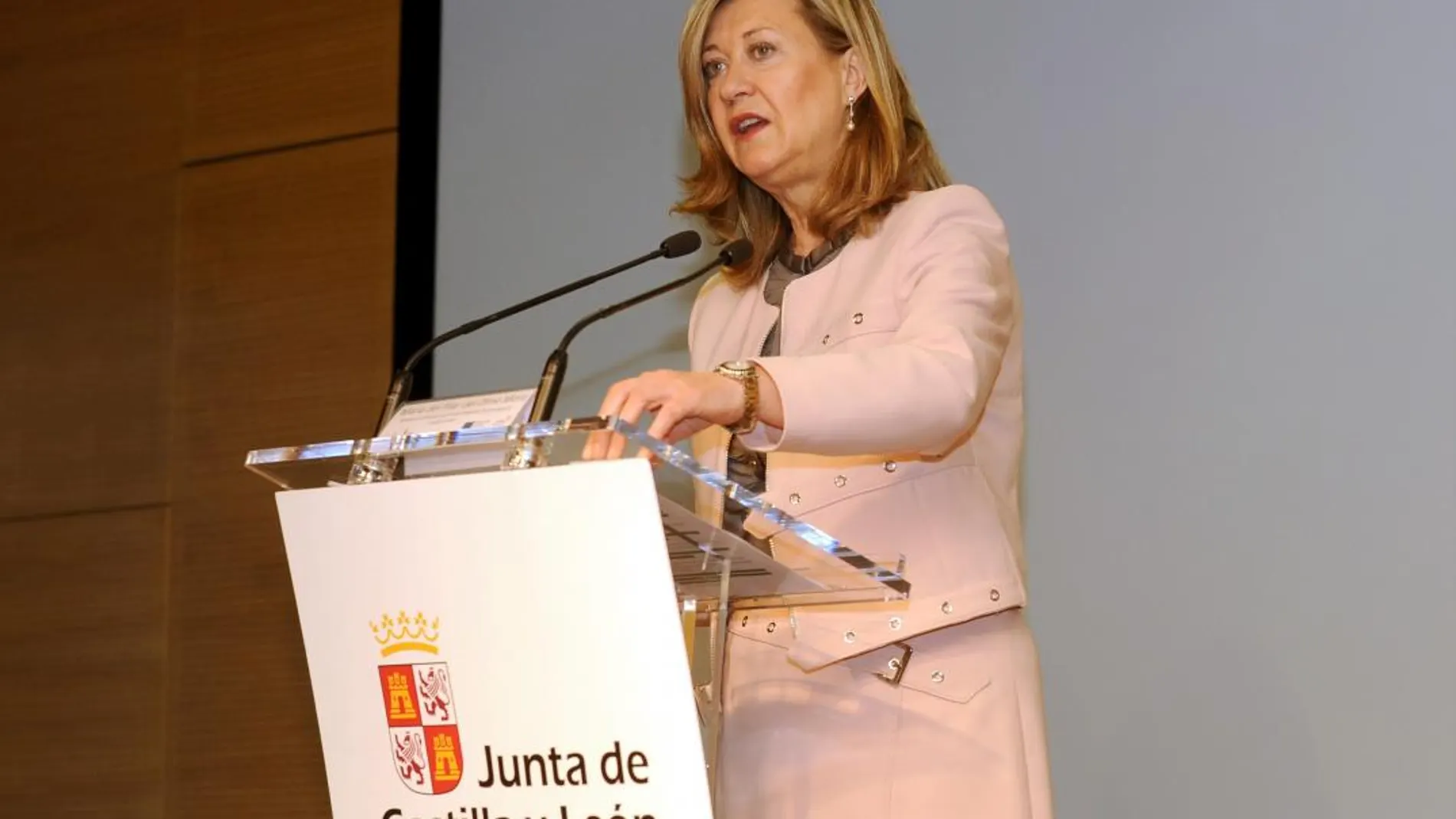 La consejera de Economía y Hacienda, Pilar del Olmo, durante su intervención en la Conferencia Minería Inteligente y Sostenible celebrada en Arroyo de la Encomienda, en Valladolid