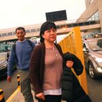 Alejandra Ayala y Marcelo Salazar, padres de Nathaly Salazar, as u llegada al aeropuerto Jorge Chávez de Lima (Perú)