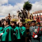 Procesión de Domingo de Ramos a su paso por la Plaza Mayor de Valladolid