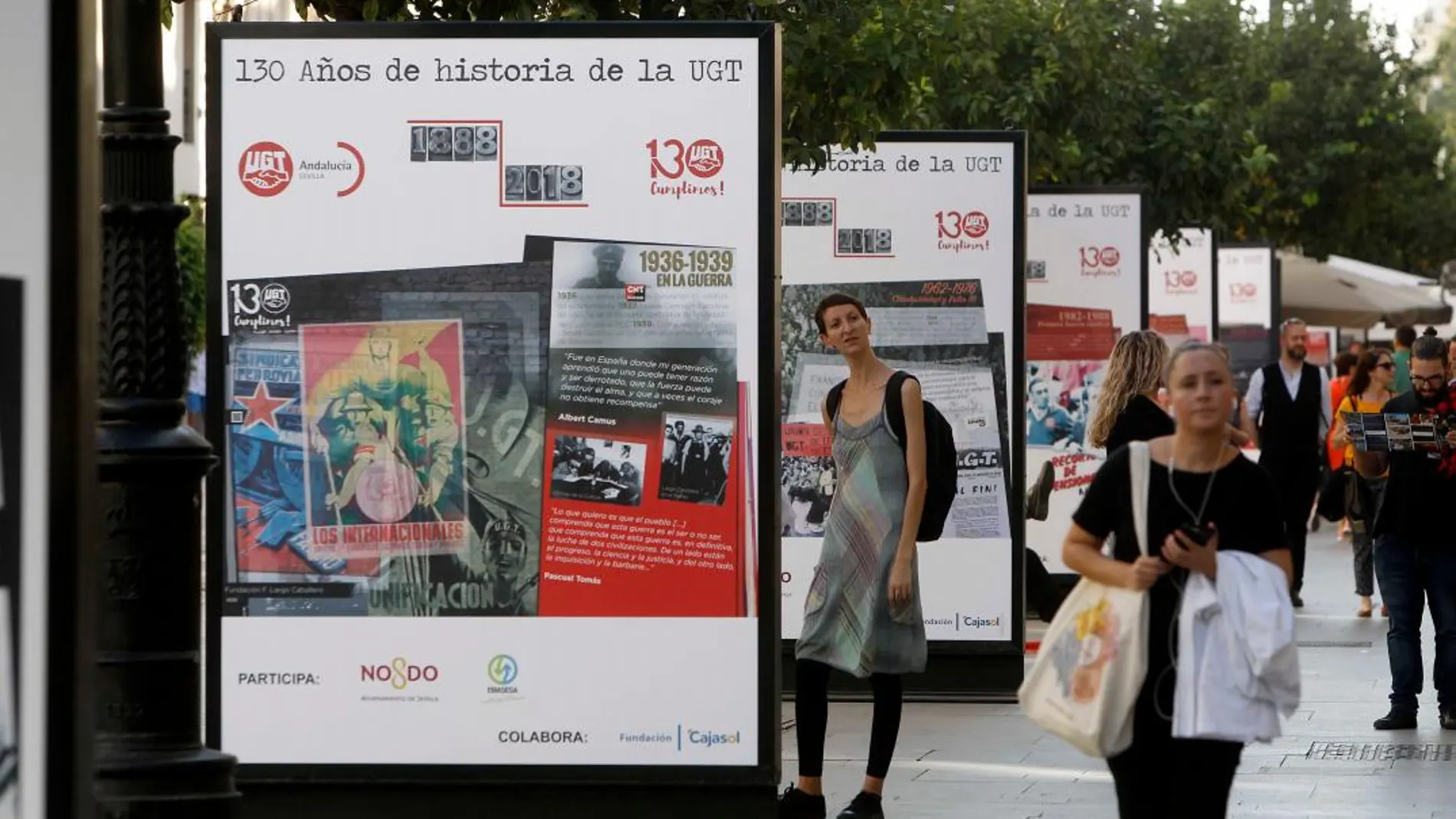 Exposición sobre los 130 años del sindicato UGT en la avenida de la Constitución de Sevilla / Foto: Manuel Olmedo