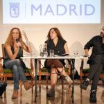 La nueva directora del Teatro Español, Carme Portaceli; la delegada de Cultura, Celia Mayer, y el nuevo director de Matadero, Mateo Feijóo