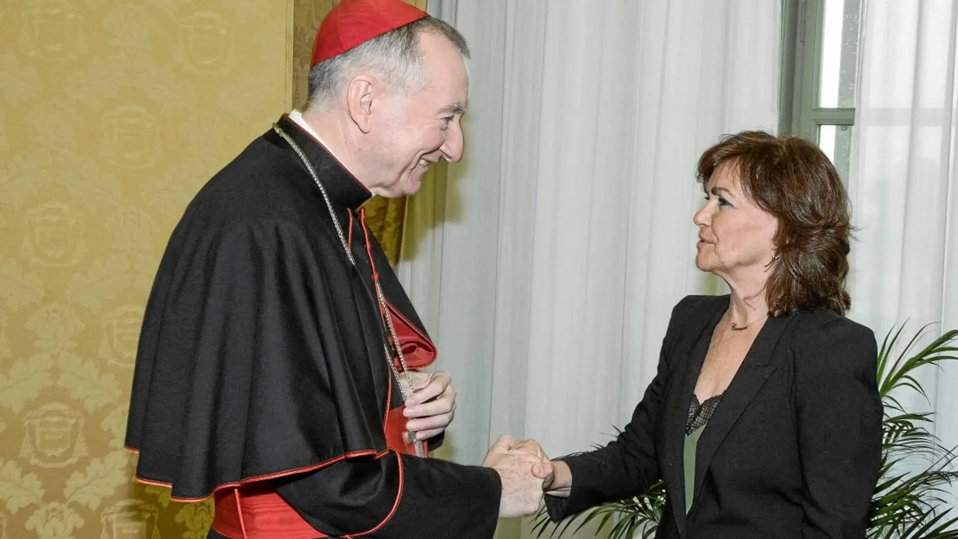 El secretario de Estado de la Santa Sede, Pietro Parolin, y Carmen Calvo, durante su reunión el lunes en el Vaticano
