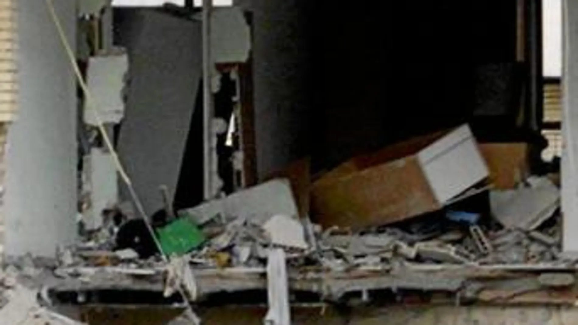 Atentado contra la casa cuartel de Santa Pola en 2002