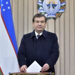 Shavkat Mirziyoyev ejerce su derecho al voto en Tashkent