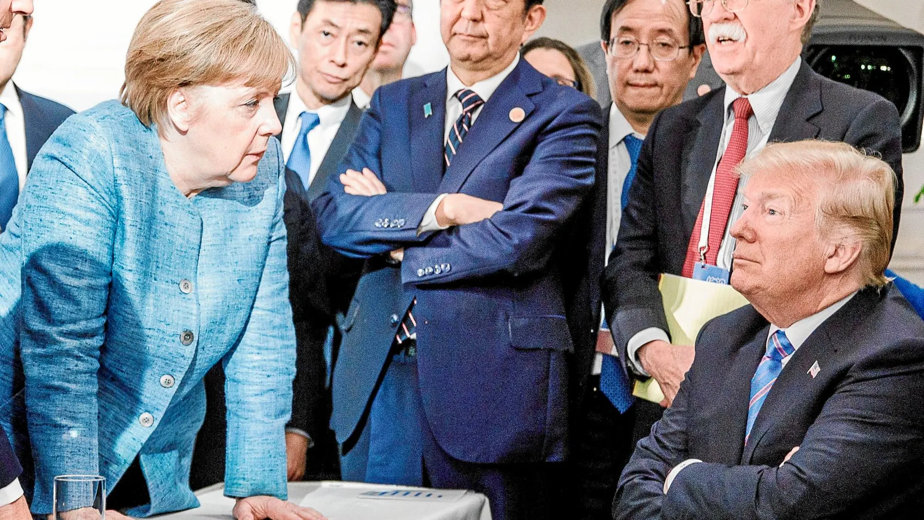 La canciller alemana, Angela Merkel, se encara a Donald Trump en un tenso encuentro en el G-7 celebrado en Quebec en junio de este año