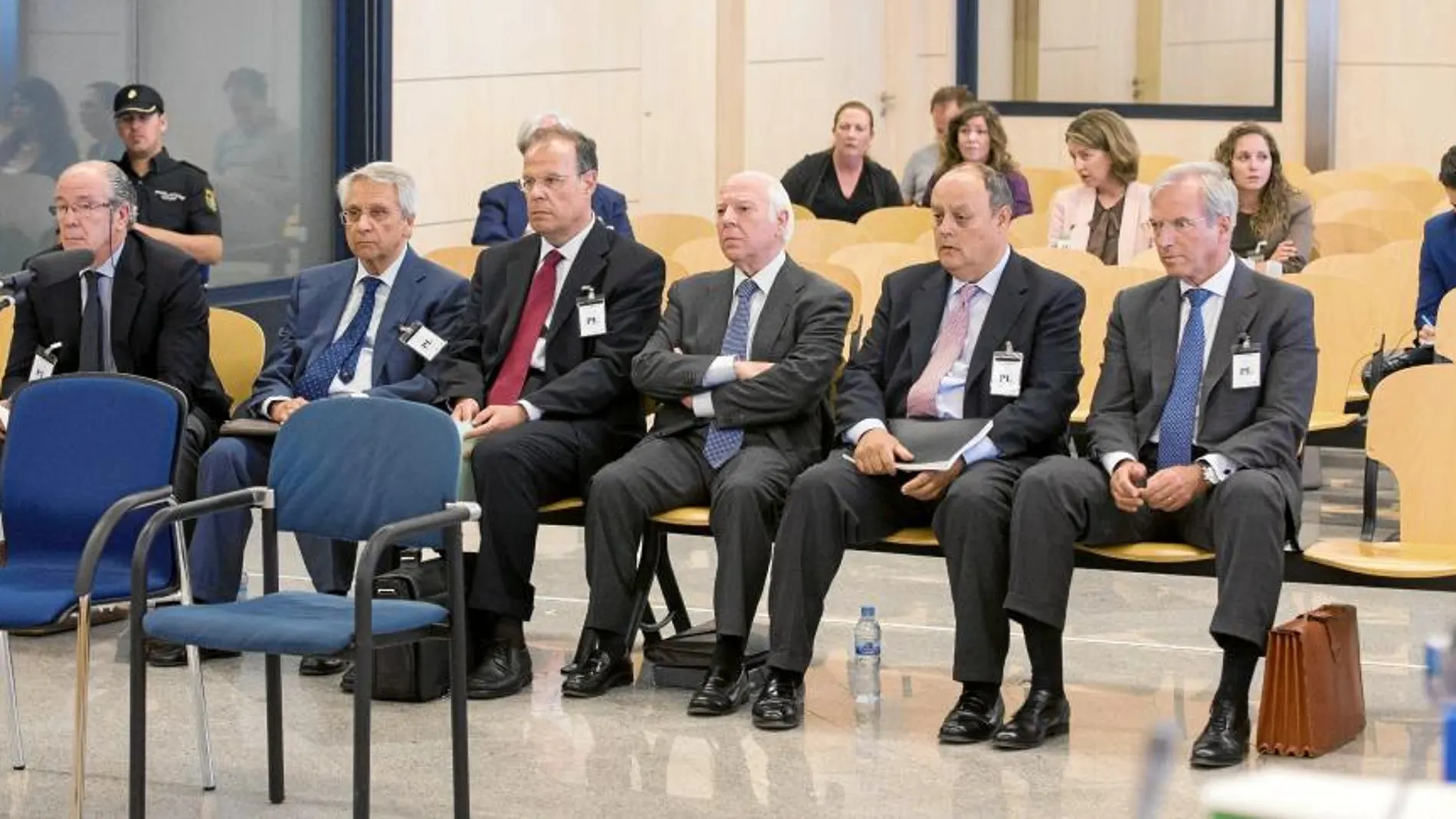 Los ex directivos de Novacaixagalicia, en el comienzo del juicio en la Audiencia Nacional, en julio de 2015