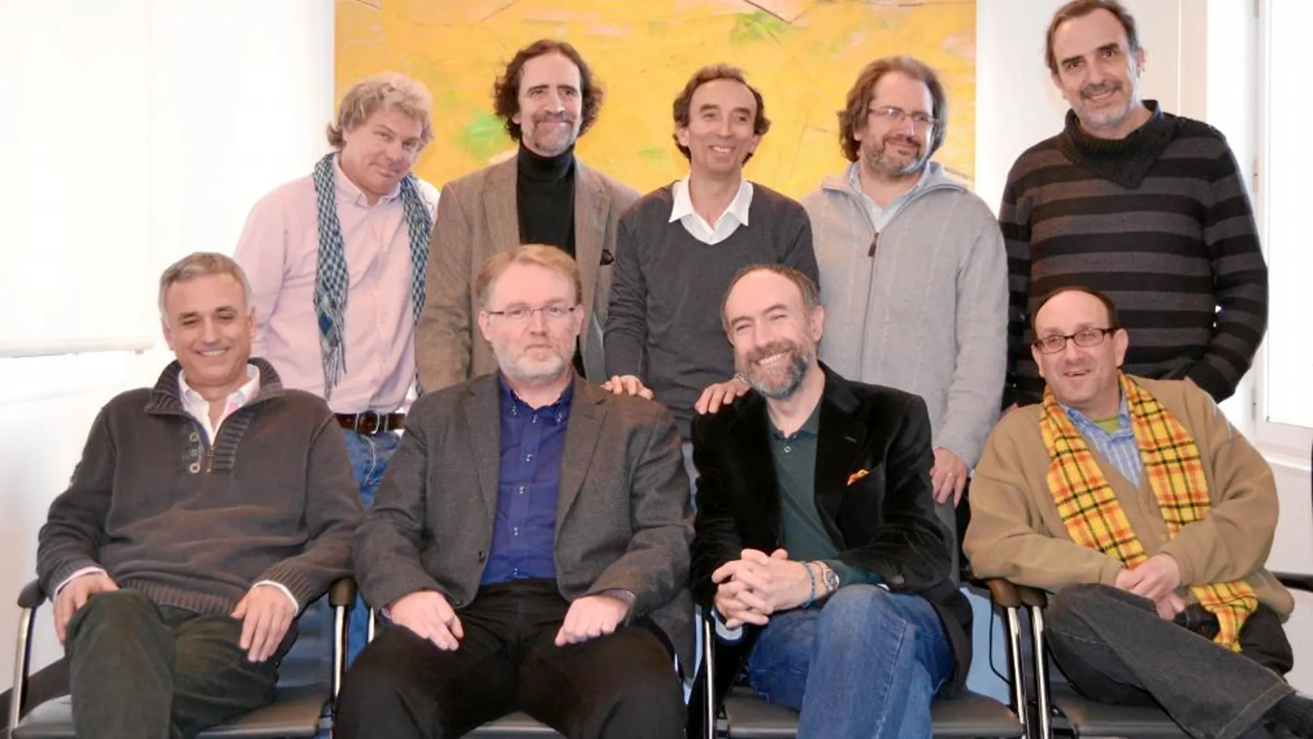 Los autores presentes en la edición del libro editado por la Fundación Jorge Guillén «Sentados o de pie»