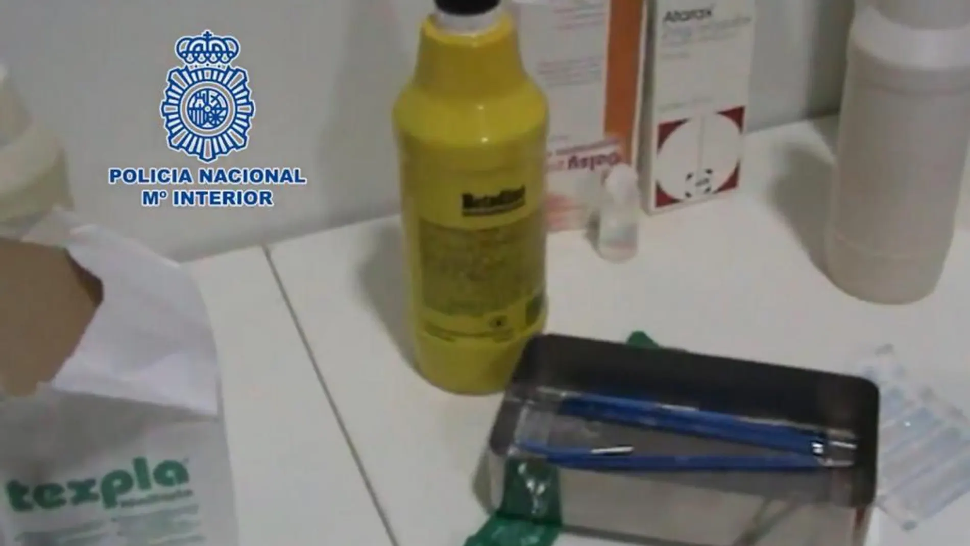 La Policía Nacional encontró gran cantidad de material sanitario en malas condiciones y medicamentos caducados