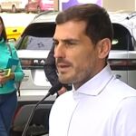 Iker Casillas a la salida del hospital
