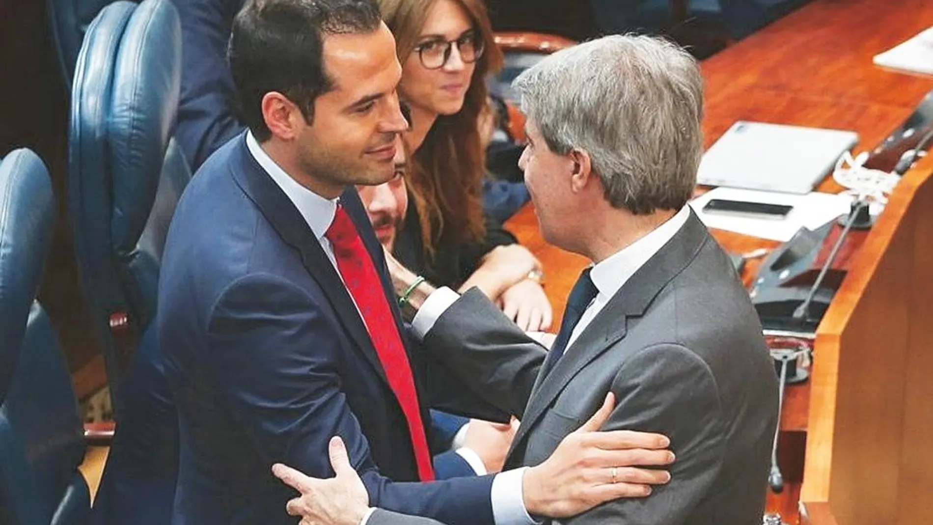 Tanto Ignacio Aguado (izda.) como Ángel Garrido (dcha.) se han felicitado por la obtención del acuerdo