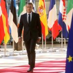 Emmanuel Macron a su llegada a la sede de la Unión Europea en Bruselas / Reuters