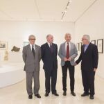 Braulio Medel y Miguel Ángel Vázquez, entre otros, ayer en la inauguración de la exposición / Foto: Efe