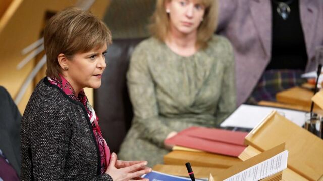 La primera ministra escocesa, Nicola Sturgeon, no sólo pide la continuidad de Escocia en el mercado común, sino que solicita a Londres más poderes