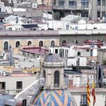 La Asociación de Apartamentos Turísticos (Apartur) contabiliza 3.950 pisos sin licencia en Barcelona, frente a los 6.275 del Ayuntamiento