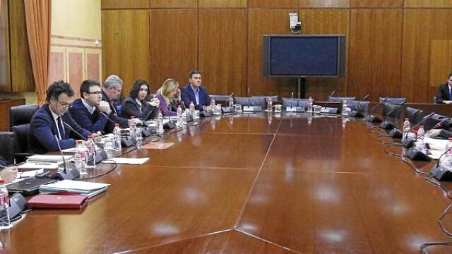 La comisión de Hacienda acogió ayer la comparecencia de los agentes sociales para valorar las cuentas del próximo año