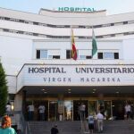 Entrada principal del Hospital Virgen Macarena de Sevilla