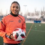 Así corre Salma Paralluelo, un fenómeno de 15 años entre el atletismo y el fútbol
