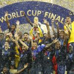 Los jugadores franceses celebran la victoria en el Mundial de Rusia / Reuters