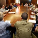 El alcalde de León, Antonio Silván, y el concejal Javier García-Prieto se reúnen con los directores de los centros docentes / César/Ayuntamiento de León