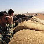 Combatientes kurdo-iraquíes de las fuerzas militares de Peshmerga de la ciudad de Basheqa