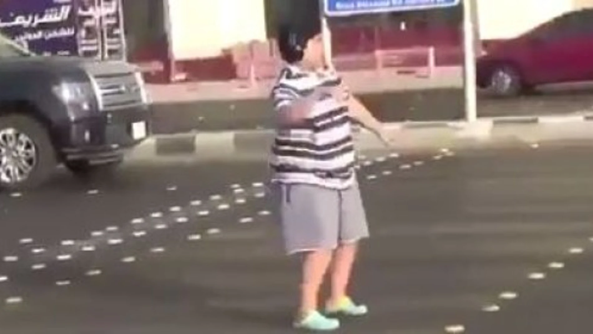 El pasado 23 de agosto las autoridades del país arrestaron a un adolescente por haber aparecido en un vídeo divulgado también en Youtube bailando la Macarena.