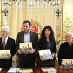 El pintor Miguel Ángel Soria, junto al alcalde Óscar Puente, la concejala Ana Redondo y el crítico Fernando Herrero