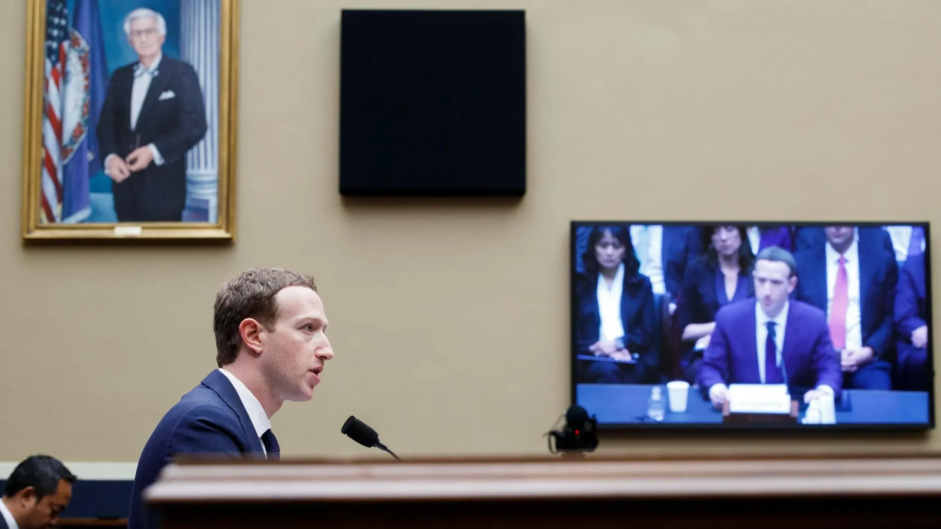El fundador y presidente ejecutivo de Facebook, Mark Zuckerberg, durante su comparecencia ante el comité de Energía y Comercio de la Cámara de Representante de EEUU / Efe