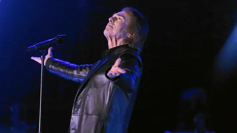 Raphael, al comienzo de su actuación de ayer en Madrid