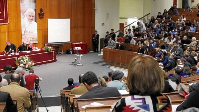La Facultad de Derecho rindió ayer homenaje a Benedicto XVI