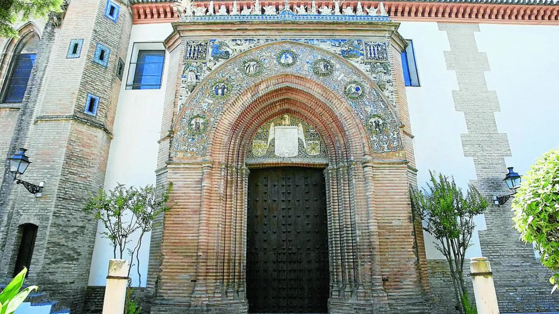 Portada de la iglesia del monasterio de Santa Paula de Sevilla que será restaurada por el IAPH