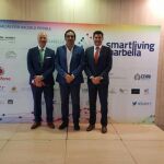 El consejero delegado de Acosol, Manuel Cardeña (c), asegura que los usuarios se beneficiarán del avance tecnológico
