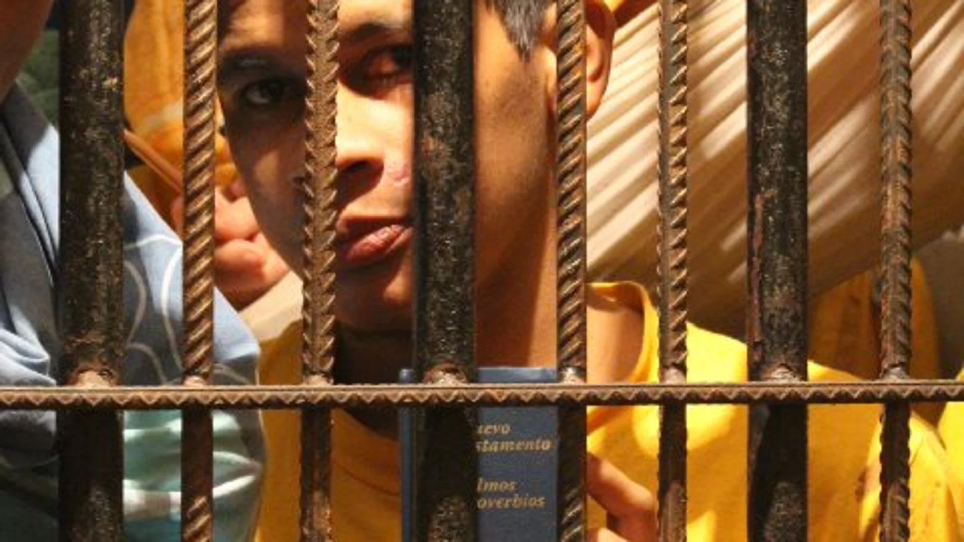 En los calabozos de los Teques, los presos repiten «tengo hambre» cuando se les visita. Laura de Chiclana