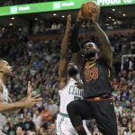 Le Bron James entra a canasta frente a Al Horfors y Jaylen BBrown