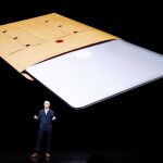 El consejero delegado de Apple, Tim Cook, este martes durante la presentación de las novedades de la marca / Efe