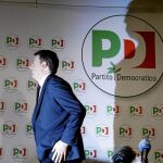 El ex primer ministro Matteo Renzi presentó ayer su dimisión como secretario general del Partido Democrático tras la debacle electoral de la izquierda italiana