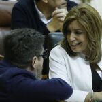 La presidenta de la Junta de Andalucía, Susana Díaz, ayer en su escaño en la Cámara andaluza que acoge hoy el debate a la totalidad del proyecto de ley de los presupuestos de la Junta de Andalucía para 2017
