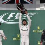 Lewis Hamilton cekebra el triunfo en Austin
