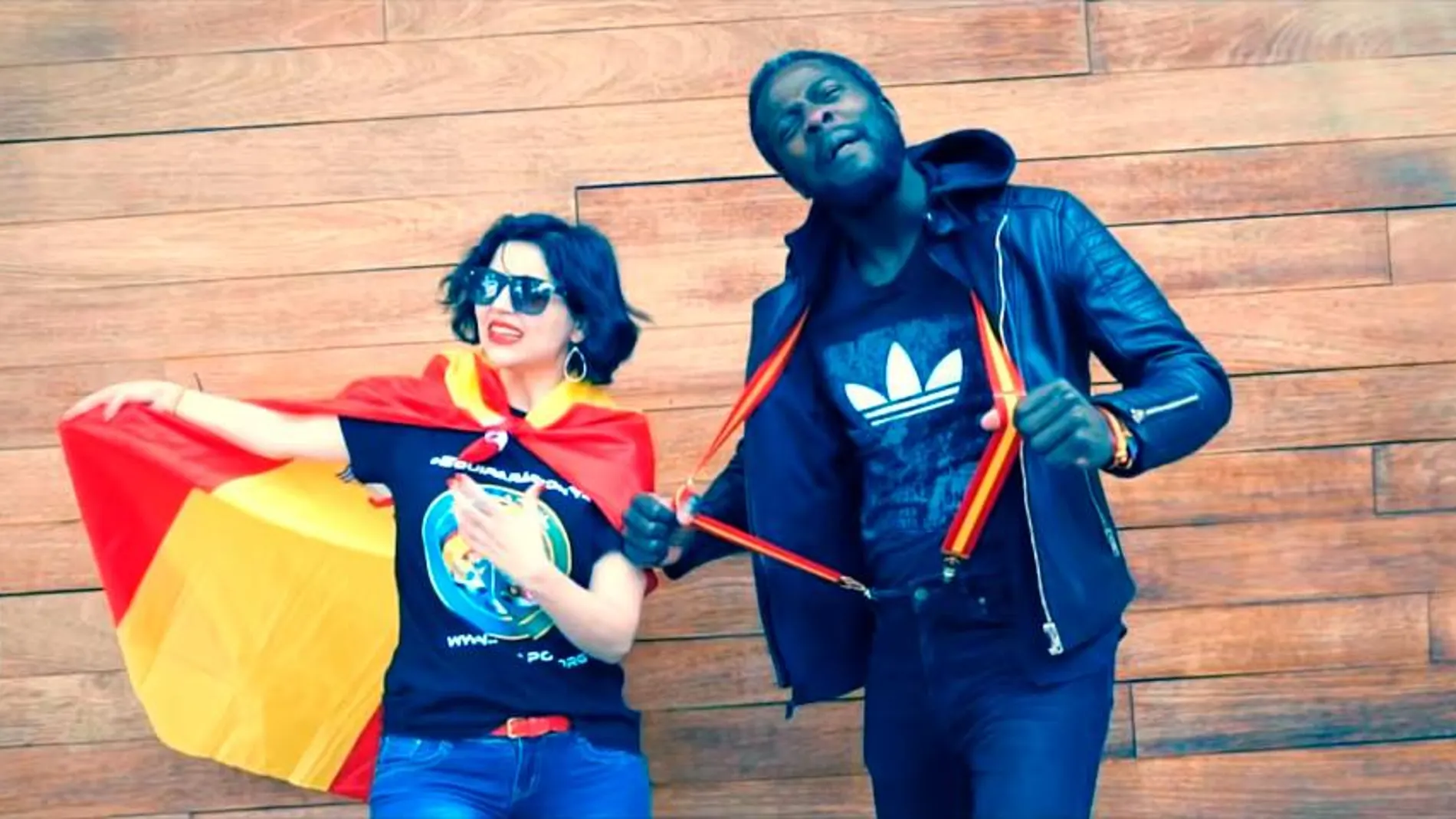 Sofía Rincón y Bertrand Ndongo en un fotograma del videoclip de “Superfacha”