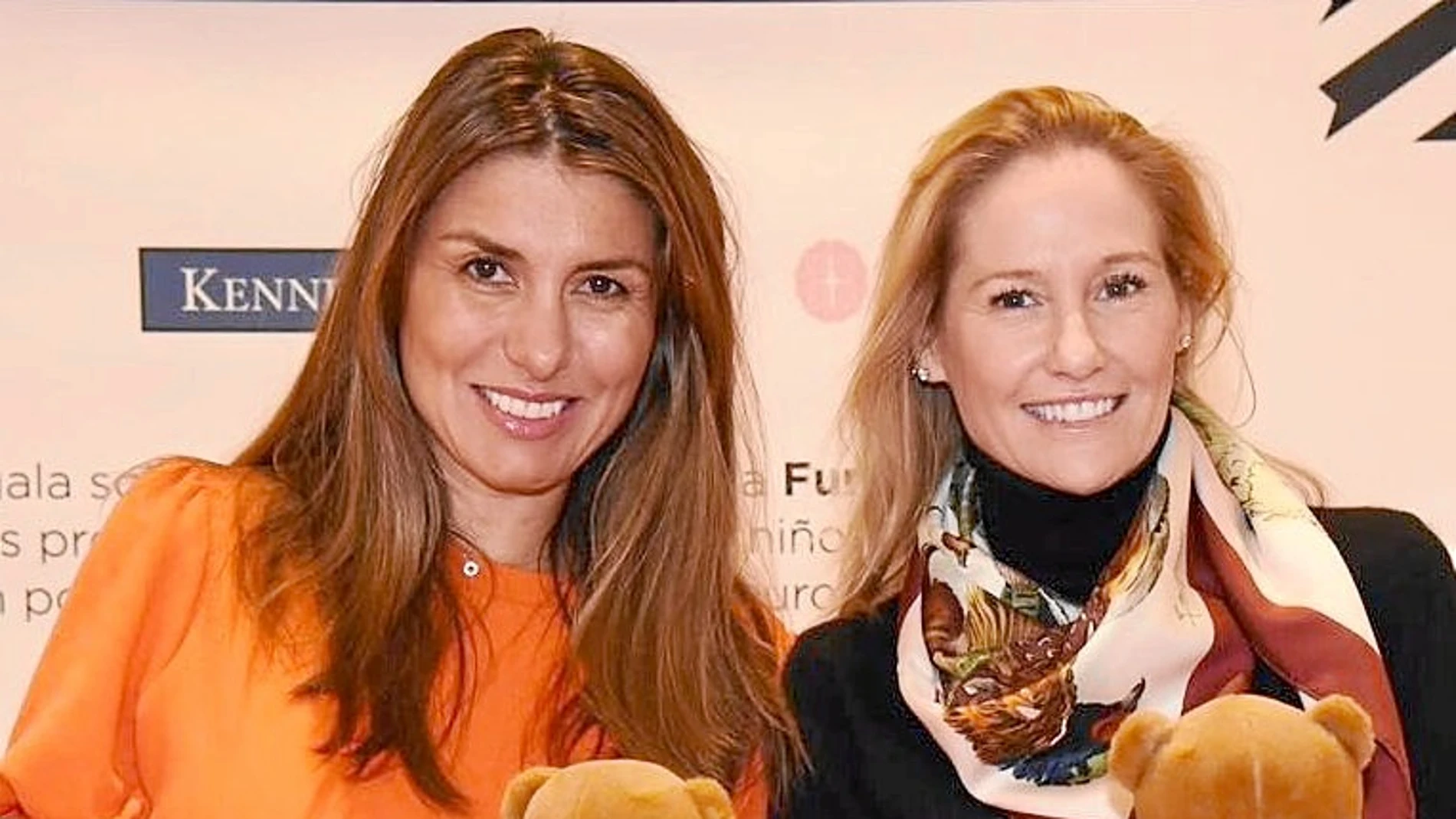 Silvia Casas y Fiona Ferrer, apoyando a la Fundación Querer