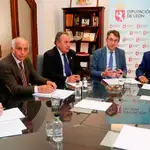  Diputación y Universidad de León hacen piña para fijar población en los pueblos